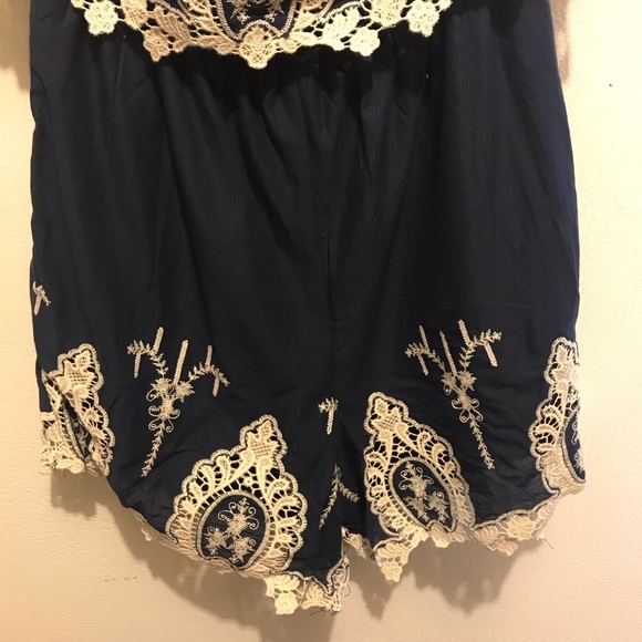 🌸 Strapless Embroided Shorts Romper - Picture 3 of 4